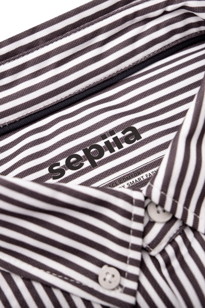 Camisa casual hombre estampado rayas moradas regular detalle 