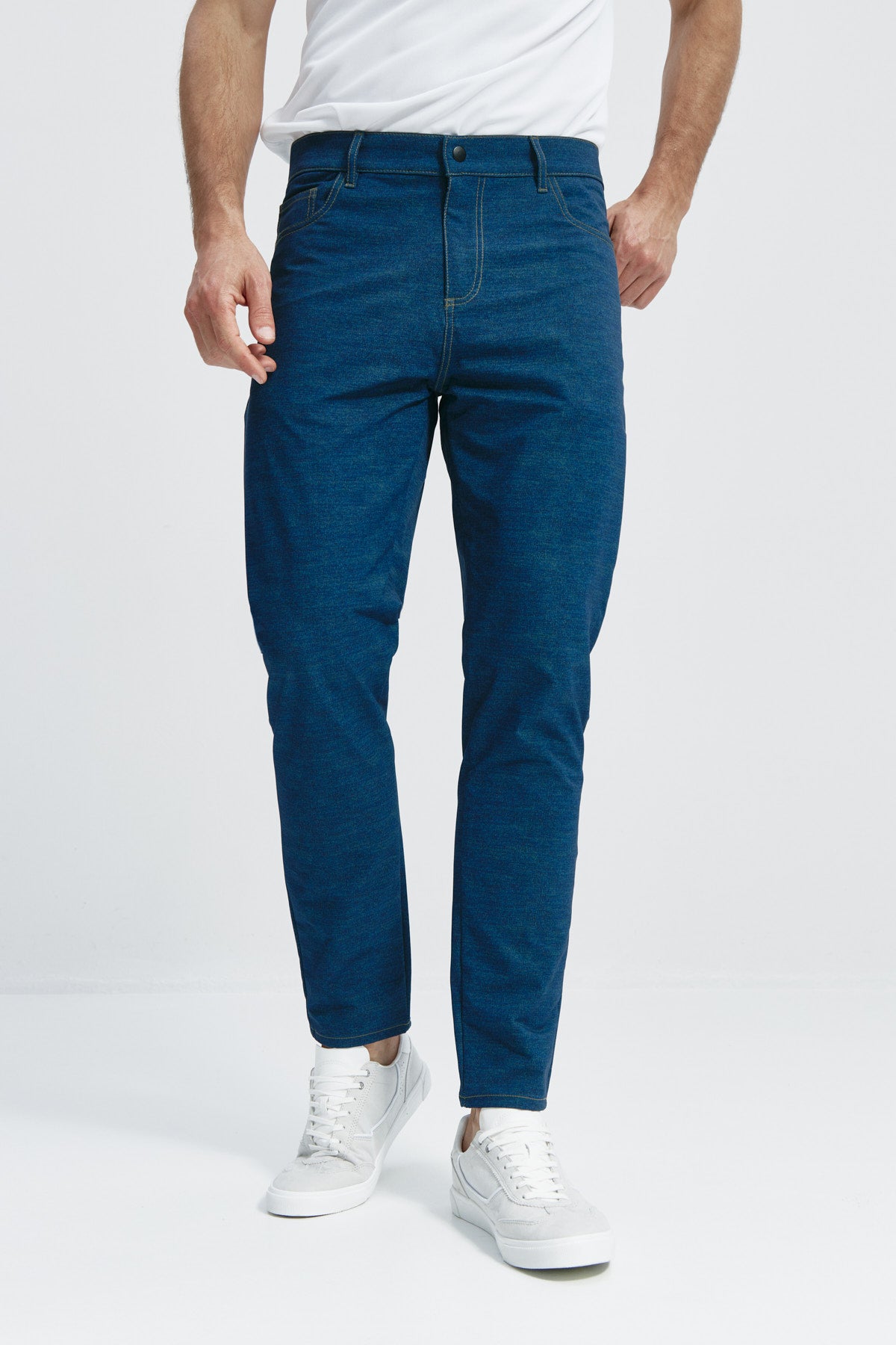 Pantalón para hombre denim: Pantalón denim para hombre de máxima comodidad. Foto delantera.