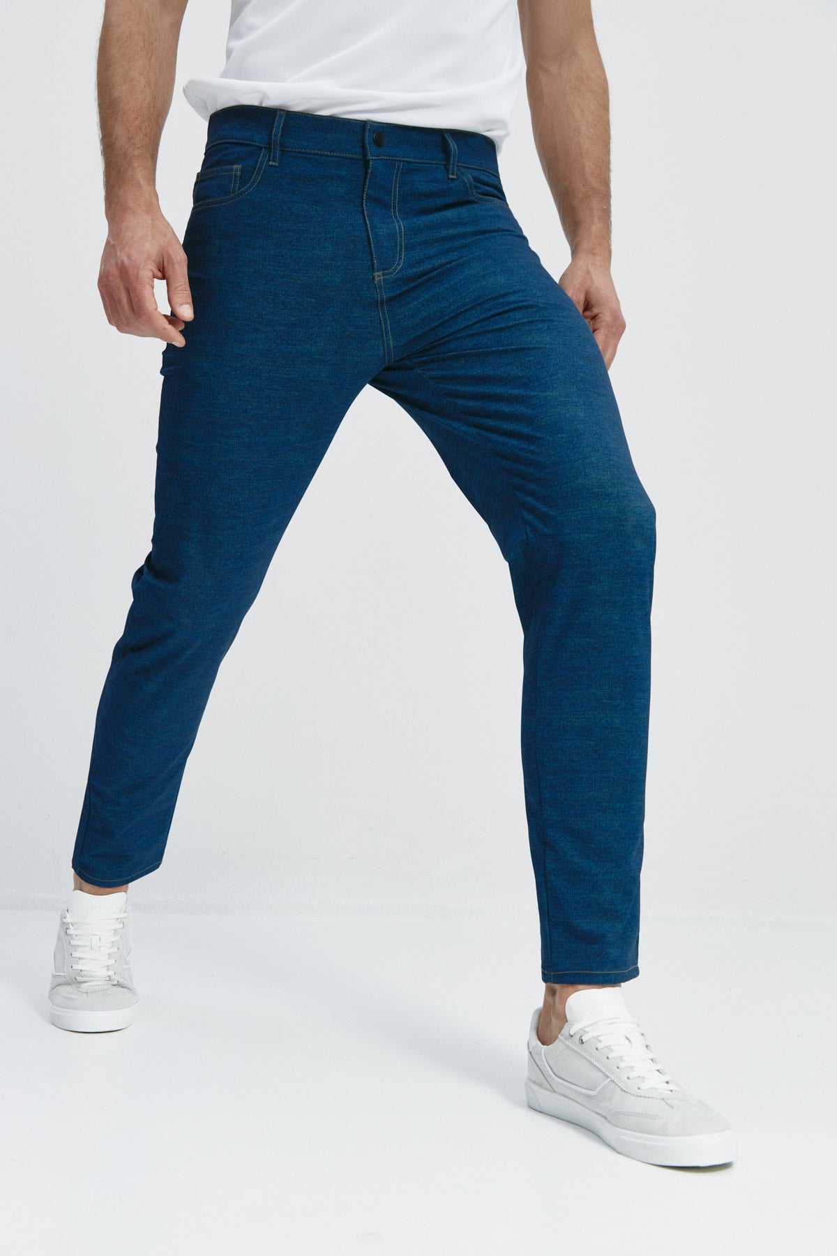 Pantalón para hombre denim: Pantalón denim para hombre de máxima comodidad. Foto flexibilidad.