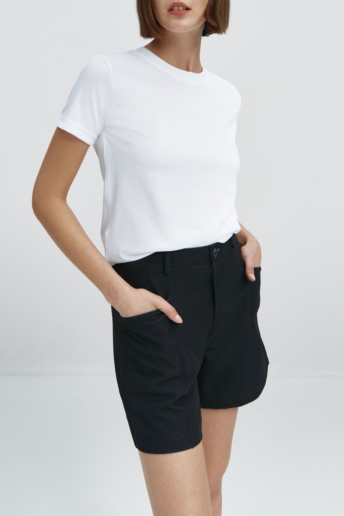 Camiseta básica feminina LOGO branca