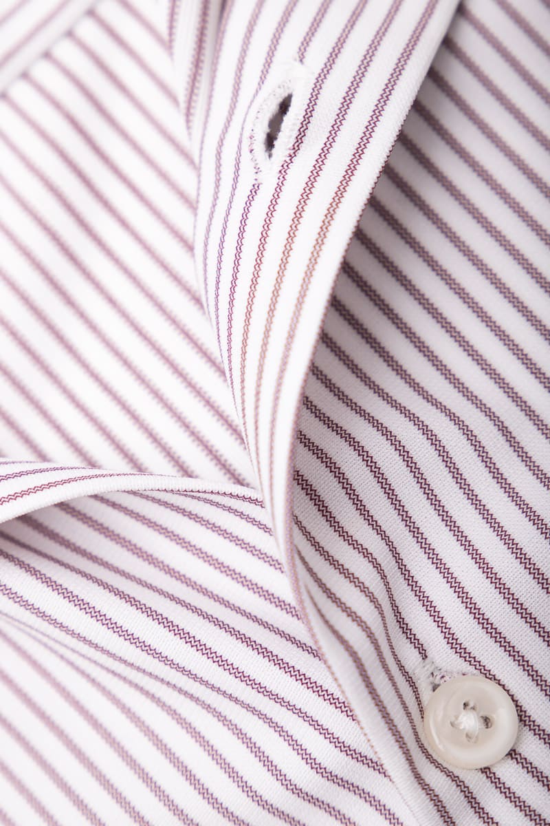 camisa de vestir rayas granate regular luxe plano medio  detalle cuello y botón 