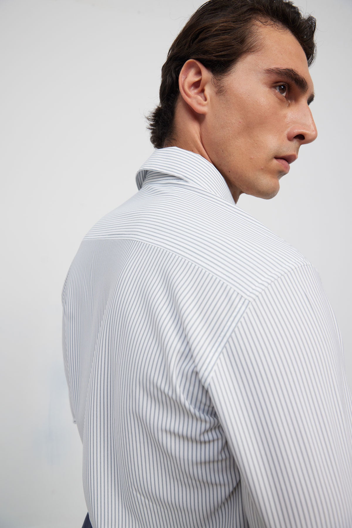 camisa de vestir rayas gris azulado regular luxe espalda 