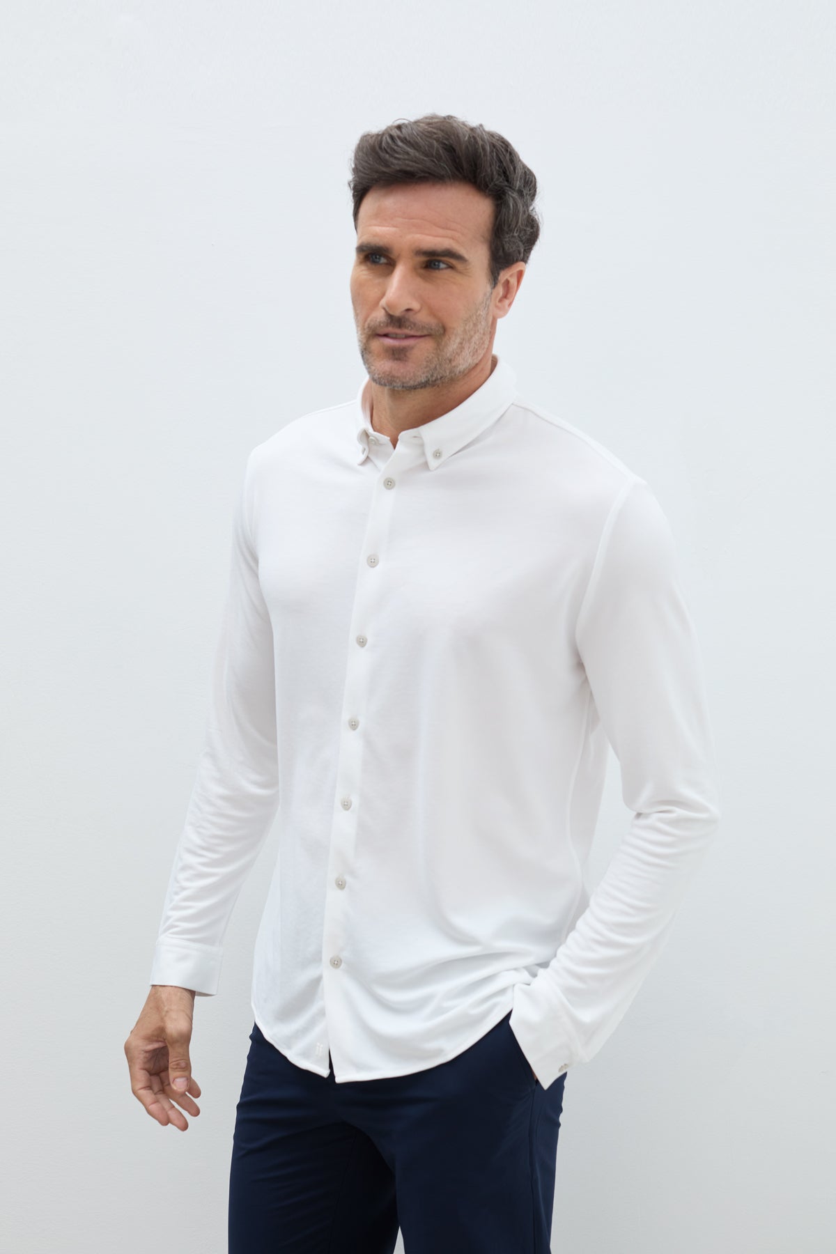 camisa casual blanca regular hombre plano medio 