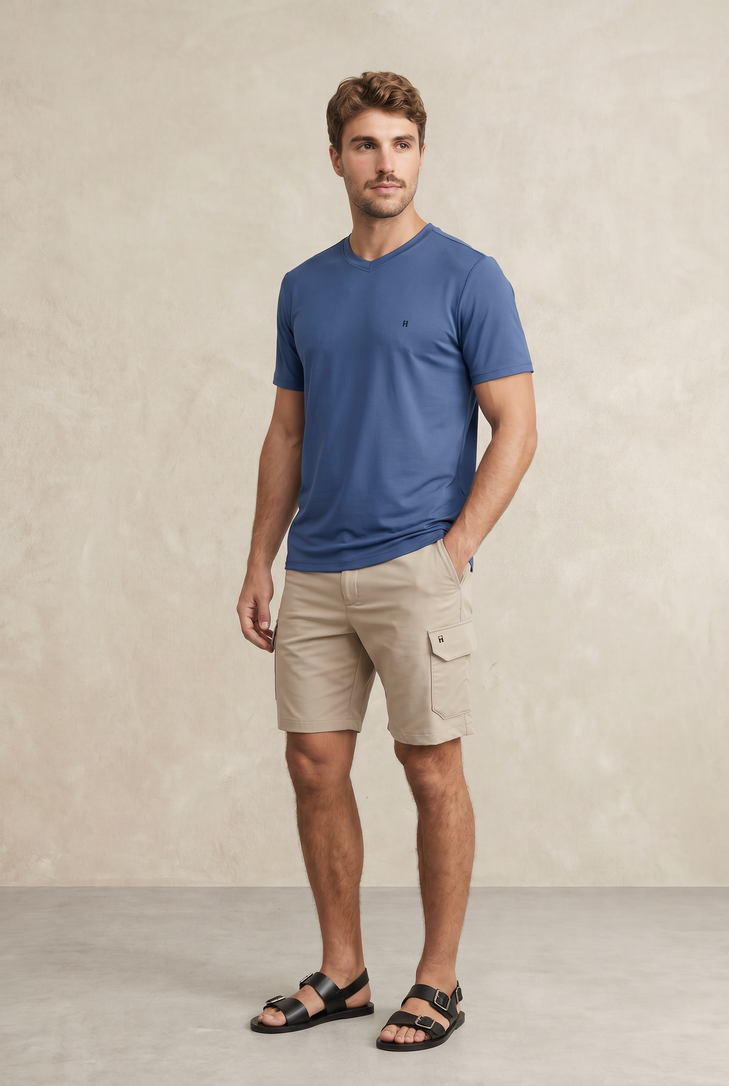 T-shirt masculina gola V azul índigo macia