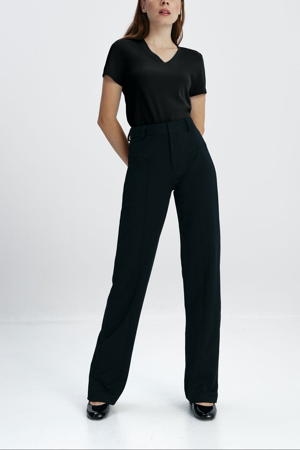 camiseta mujer pico negra de manga corta. look completo mujer. 