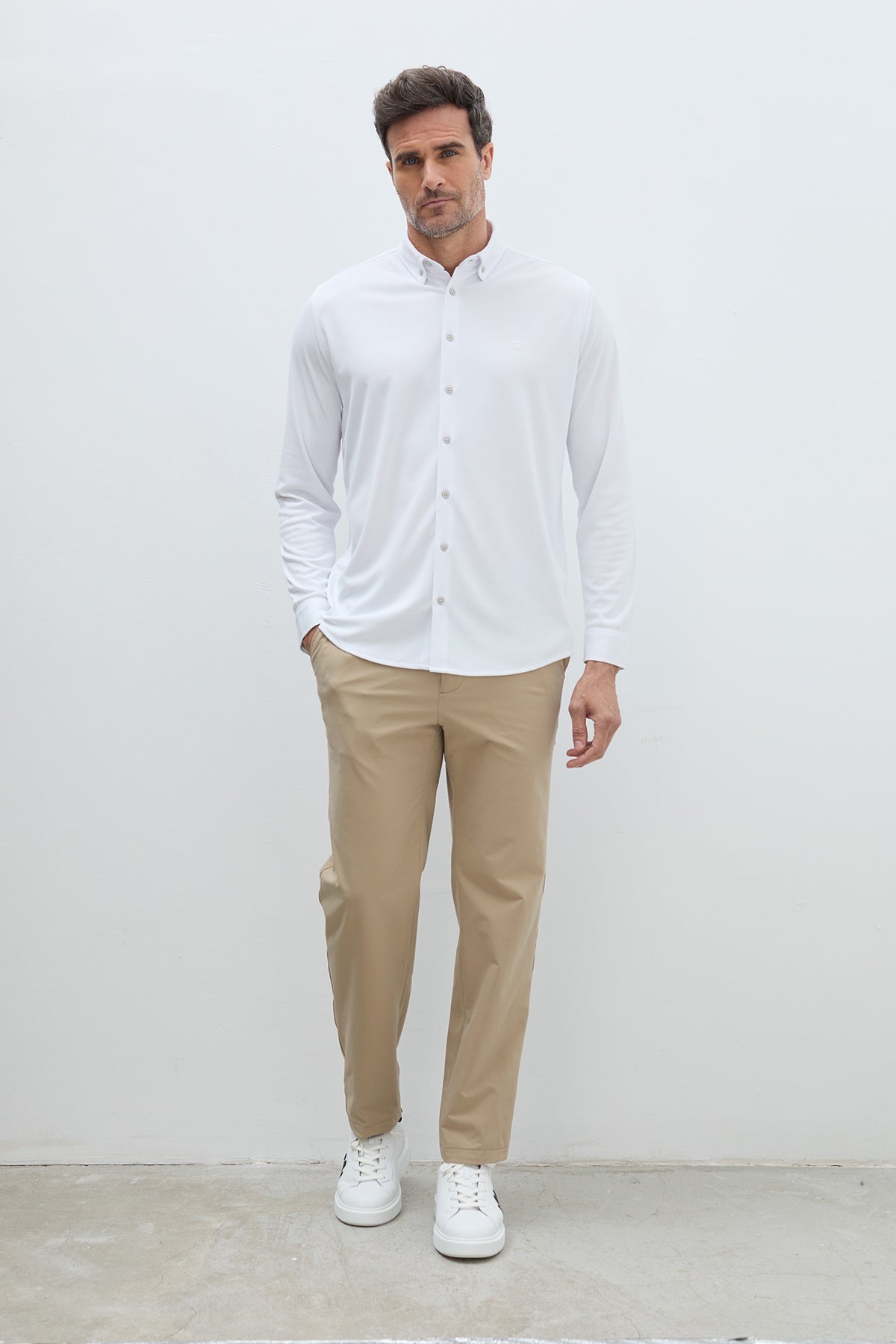  Calça masculina Nova bege slim