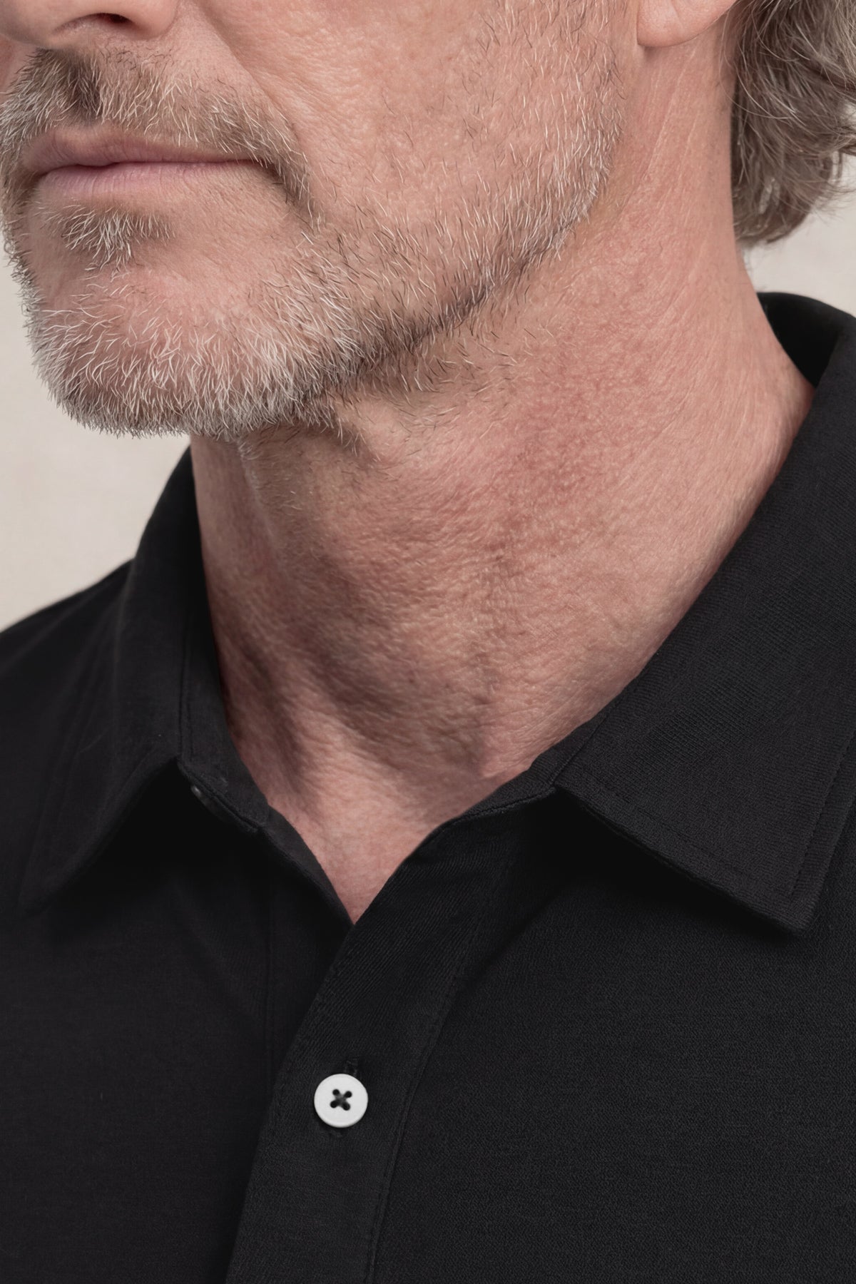 Polo manga corta hombre negro detalles