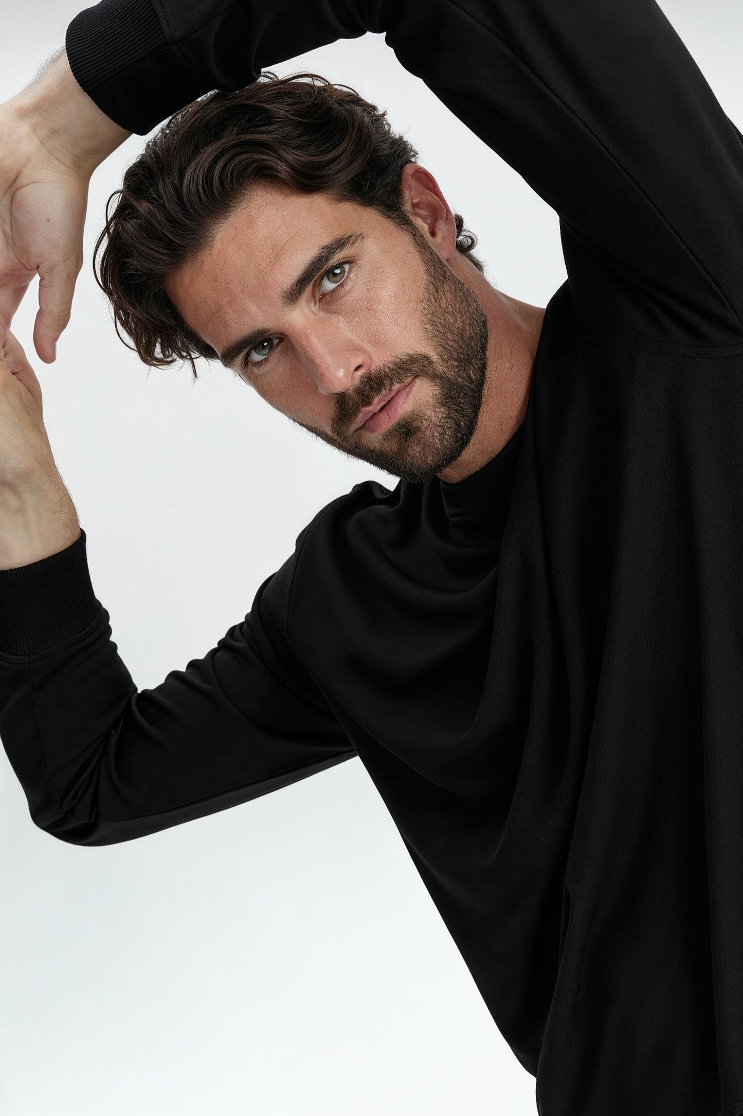 sudadera negra hombre detalle 